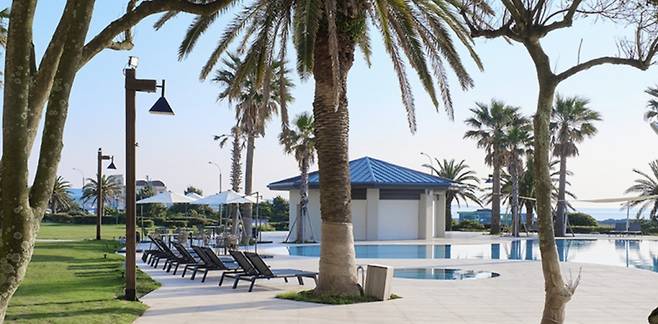 제주 해비치 리조트 야외 수영장 /사진=해비치 리조트 홈페이지 캡처