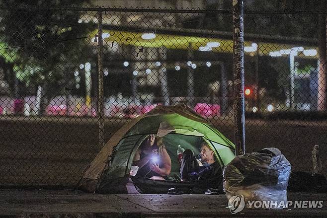 LA 시내의 노숙자 [AP 연합뉴스 자료사진. 재판매 및 DB 금지]