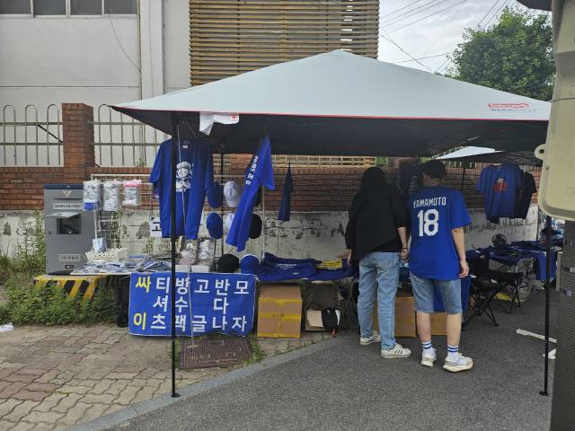 ▲ 전국 순회 대형공연 ‘싸이 흠뻑쇼’가 지난 29일 원주에서 지역 유관기관들의 협조로 안전사고 없이 열렸지만 지역주민을 포용하지 못한 공연 운영으로 원성을 샀다. 강주영