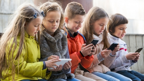 어려서부터 디지털 기기를 자주 사용한 아이들은 성인이 돼서 감정 조절을 어려워하고, 분노조절 장애를 겪기 쉽다는 연구 결과가 나왔다.  픽사베이 제공