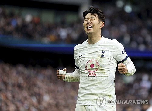 영국 축구 전문가로 알려진 키스 와이네스가 30일(한국시간) 영국 매체 풋볼 인사이더의 팟캐스트를 통해 손흥민과 토트넘 홋스퍼의 재계약이 지지부진하면서 사우디아라비아 이적 가능성을 다시 언급했다.   와이네스는 과거 2000년대 애스턴 빌라, 에버턴, 그리고 에버딘 회장을 맡았던 축구계에 굵직한 경력을 자랑하는 인물이다. 연합뉴스