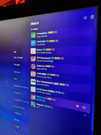 지난 6월 12일 중국 쓰촨성 청두시 란구이팡 한 음식점에서 열린 K팝 랜덤댄스 대회의 곡 목록. 사진 이도성 특파원