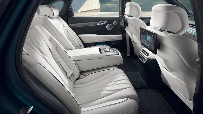 사진 : 제네시스 G80 전동화 모델 2열