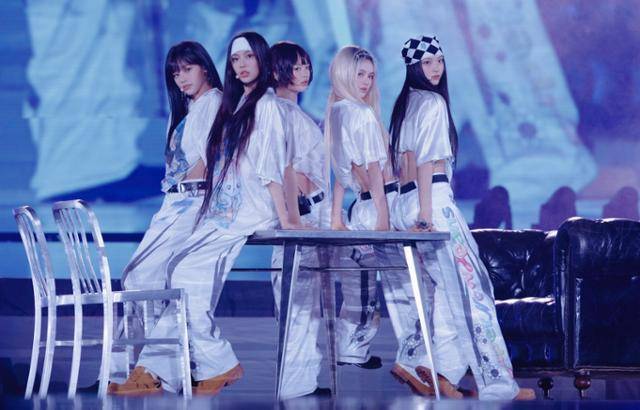 그룹 뉴진스가 27일 일본 도쿄돔에서 공연하고 있다. 어도어 제공