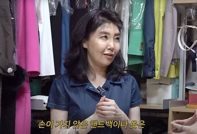 여에스더처럼 비닐에 옷을 싼 채로 보관하면 옷감과 몸에 좋지 않다./사진=유튜브 'A급 장영란' 캡처