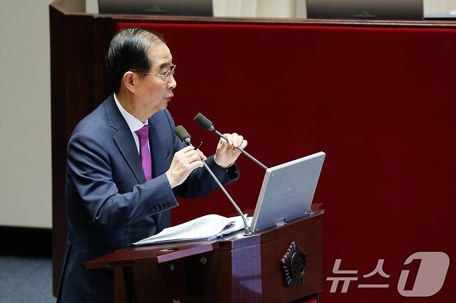 한덕수 국무총리가 2일 오후 서울 여의도 국회에서 열린 제415회국회(임시회) 4차 본회의에서 정치·외교·통일·안보 분야 대정부질문에 답하고 있다. 2024.7.2/뉴스1 ⓒ News1 안은나 기자