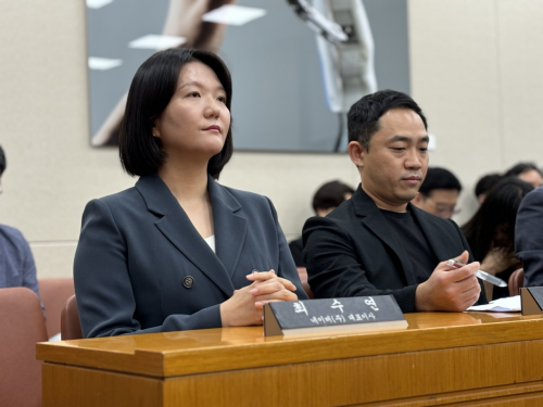 2일 오후 열린 국회 과학기술정보방송통신회의 전체회의에 최수연 네이버 대표(좌측)와 서상원 스테이지엑스 대표가 증인으로 참석했다/사진=황서율 기자chestnut@