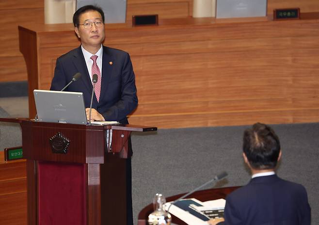 2일 국회에서 열린 본회의 대정부질문. 박성재 법무부 장관이 의원 질의에 답하고 있다. 연합뉴스