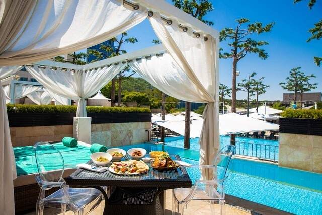 반얀트리 클럽 앤 스파 서울 오아시스 수영장.[사진제공=반얀트리 클럽 앤 스파]