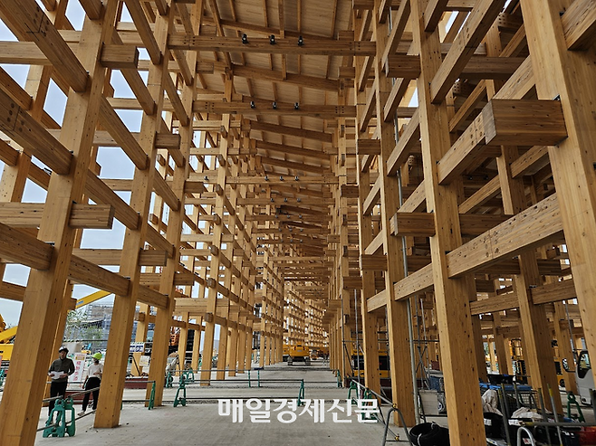 기요미즈데라의 구조물을 연상시키는 그랜드 링 하부 구조 모습 [오사카 이승훈 특파원]