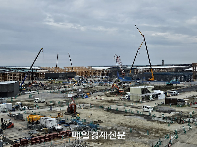 일부가 아직도 공터로 비어 있는 그랜드 링 내부 공간. [오사카 이승훈 특파원]