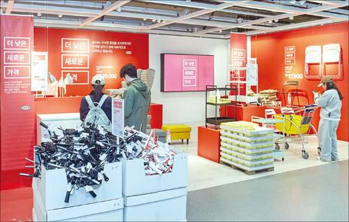 이케아코리아가 330여개 제품 가격을 지난 6월 20일부터 인하했다. 이에 따라 지난해 12월부터 올 6월까지 총 1000여개 제품 가격을 평균 14% 낮췄다.
(이케아코리아 제공)