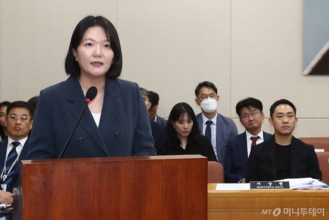 최수연 네이버 대표이사가 2일 오후 서울 여의도 국회에서 열린 과학기술정보방송통신위원회 6차 전체회의에서 의원 질의에 답변하고 있다.