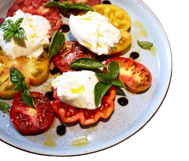 서울 중구에 있는 타파스 바 ‘어라우즈’의 토마토 콩피.