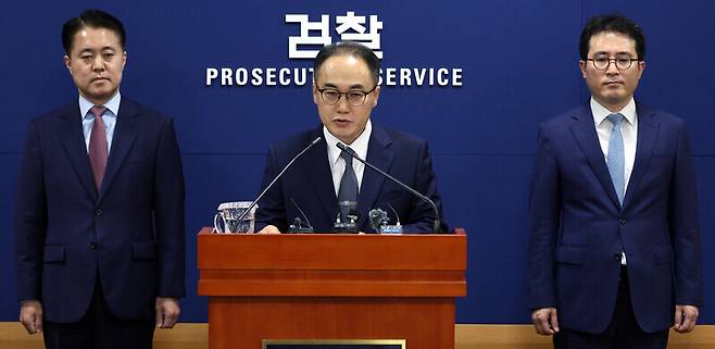 이원석 검찰총장이 2일 대검 기자실에서 더불어민주당 검사 탄핵안에 대한 입장 발표를 하고 있다. 연합뉴스