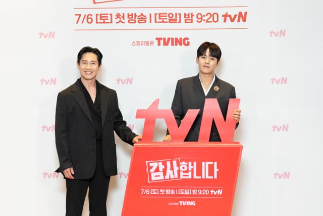 3일 tvN '감사합니다' 제작발표회가 온라인으로 중계됐다. 행사에는 권영일 감독을 비롯해 배우 신하균 이정하 진구 조아람이 참석해 작품에 대한 이야기를 나눴다. tvN 제공