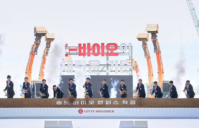 롯데바이오로직스가 3일 인천 송도에서 12만L 규모의 위탁개발생산(CDMO) 1공장 착공식을 열었다. 롯데바이오로직스 제공