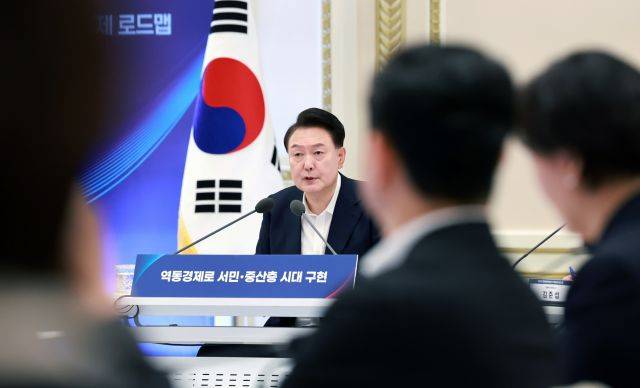 윤석열 대통령이 3일 서울 종로구 청와대 영빈관에서 열린 '하반기 경제정책방향 및 역동경제 로드맵 발표' 행사에서 발언하고 있다. 연합뉴스