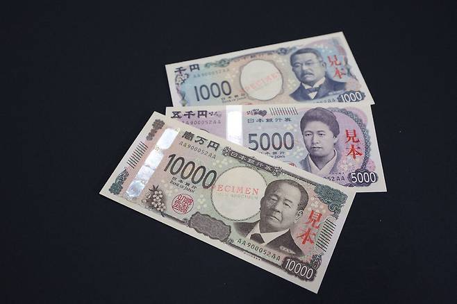 일본은행이 새롭게 발행한 1000엔, 5000엔, 1만엔권. 연합뉴스