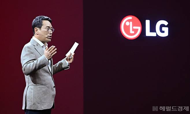 조주완 LG전자 최고경영자(CEO)가 지난해 7월 서울 강서구 마곡동 LG사이언스파크에서 LG전자의 중·장기 미래비전 및 사업전략을 발표하고 있다. 임세준 기자