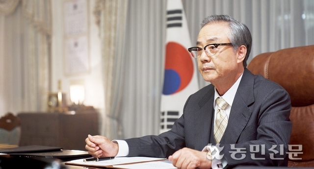 영화 ‘서울의 봄’에서 최한규 대통령 역할을 맡은 정동환씨. 플러스엠