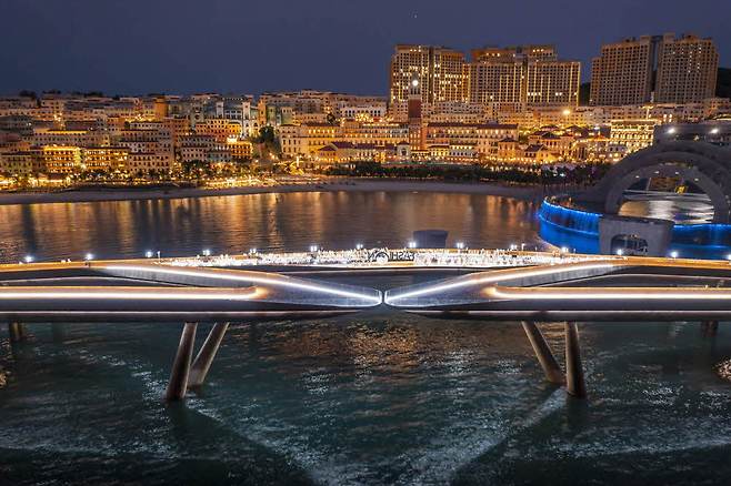 선셋타운의 대표 상징물이 된 키스 브릿지