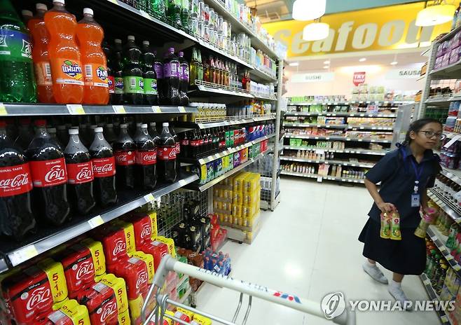 탄산음료 진열된 태국 슈퍼마켓 [EPA 연합뉴스 자료사진. 재판매 및 DB 금지]