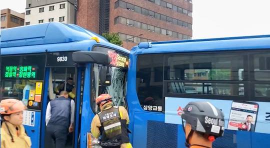 서울 성동구 버스 충돌 사고 현장(출처 : 서울 성동소방서)