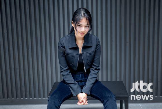 '제60회 백상예술대상'에서 영화 부문 여자 신인 연기상을 수상한 배우 김형서가 서울 마포구 상암동 JTBC에서 수상 인터뷰를 갖고 포즈를 취하고 있다. 박세완 엔터뉴스팀 기자 park.sewan@jtbc.co.kr (콘텐트비즈니스본부)