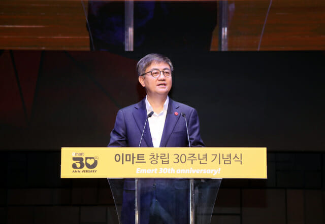 이마트 창립 30주년 기념식에 참석한 한채양 대표