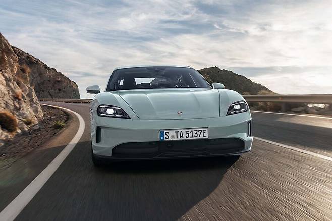 포르쉐 '타이칸 페이스리프트'