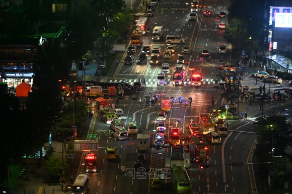 지난 1일 서울 중구 시청역 교차로에 차량이 인도로 돌진해 9명이 숨지는 대형 교통사고가 발생했다. 사진은 사고 현장 모습.  홍윤기 기자