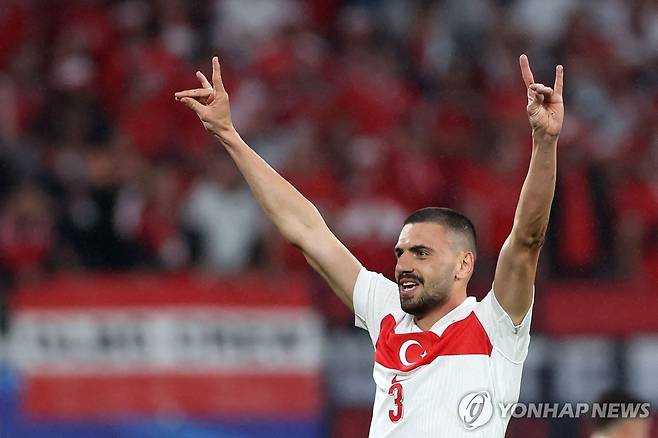 튀르키예 축구대표팀 '늑대 경례' 논란 [AFP 연합뉴스 자료사진. 재판매 및 DB 금지]
