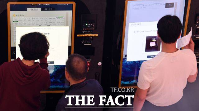 배급사 관계자는 최근 금요일에 개봉하는 한국 영화가 늘고 있는 것에 관해 "코로나19 이후 달라진 영화관 분위기와 관객들의 관람 패턴 때문"이라고 설명했다. /이새롬 기자