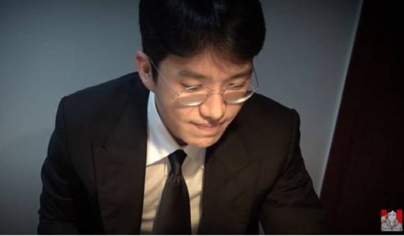 400만 명 이상의 구독자를 보유한 유튜버 '보겸'이 시청역 사고로 아버지를 잃은 팬의 빈소를 직접 찾았다. [사진=유튜브 '보겸TV' 캡처]