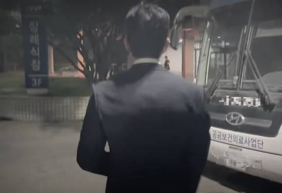 400만 명 이상의 구독자를 보유한 유튜버 '보겸'이 시청역 사고로 아버지를 잃은 팬의 빈소를 직접 찾았다. [사진=유튜브 '보겸TV' 캡처]