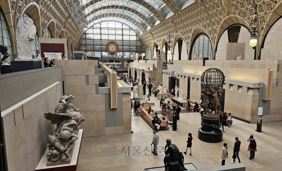 오르세미술관에서는 인상파 탄생 150주년을 기념한 전시가 열리고 있다.  파리 조현석 기자
