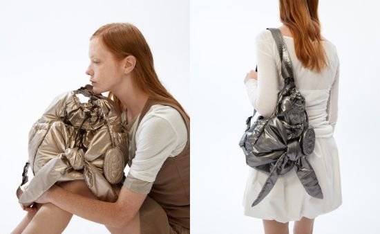 광택감이 돋보이는 아떼바네사브루노 르봉백의 글로시 라인. 사진 LF