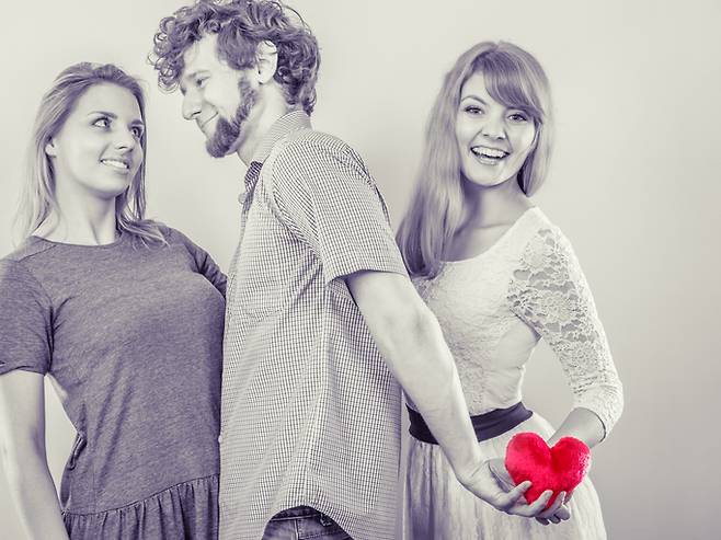 생리적 동기화가 로맨틱한 관계와 끌림에 중요한 역할을 한다는 새로운 연구결과가 나왔다. 바람둥이라 말하는 사람은 생리적 동기화능력이 탁월한 '수퍼 싱크로나이저(super synchronizer)'라는 설명이 가능하다. [사진=게티이미지뱅크]