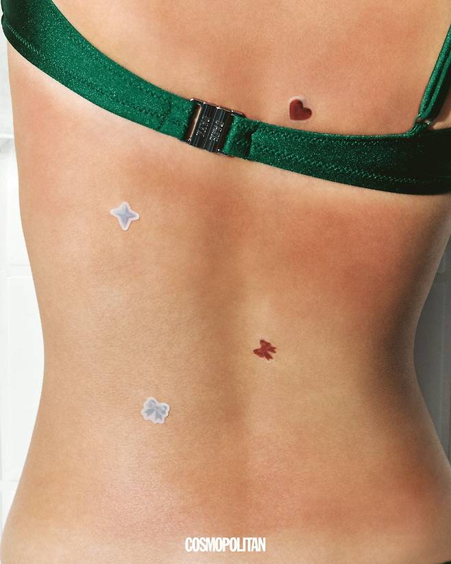 비키니 브라 8만9천원, 비키니 브리프 7만9천원 모두 Daze dayz. 나비, 리본, 체리 등 유니크한 디자인이 특징으로 뾰루지, 여드름과 같이 진정 케어가 필요한 부위 어디든 활용 가능한 피플패치 NO.1 8천원 GLYF.