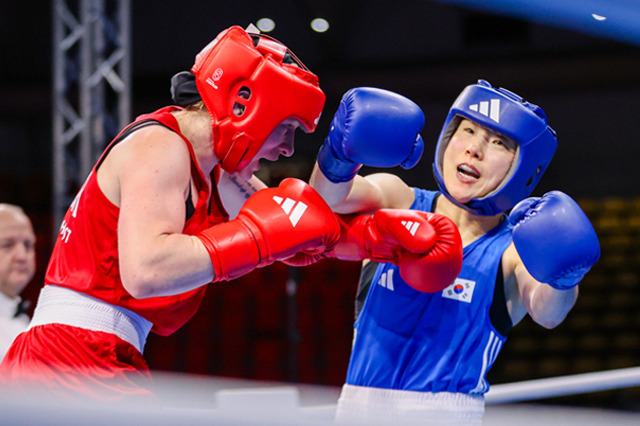 오연지가 지난달 1일(한국시간) 태국 방콕에서 열린 파리올림픽 2차 세계예선 60㎏급 경기에서 상대를 향해 훅을 날리고 있다. 국제올림픽위원회(IOC) 제공