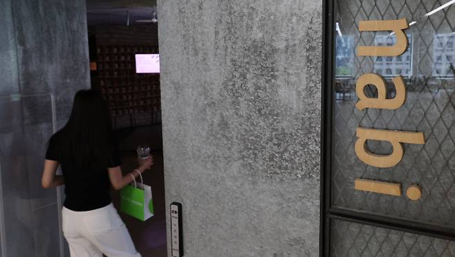 지난달 21일 SK본사 서린빌딩 아트센터 나비 모습. 연합뉴스