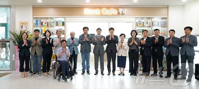 광주시가 광남도서관 1층에 광주지역자활센터 카페사업단 3호점 ‘광남 북카페’를 개소했다.(광주시 제공)