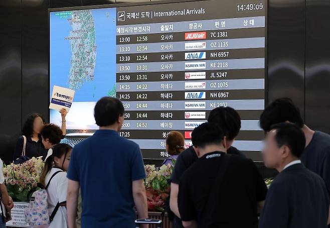 6월 21일 서울 강서구 김포국제공항 국제선 입국장에 모여 있는 사람들.(ⓒ뉴스1, 무단 전재-재배포 금지)