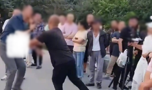 지난달 30일 중국 지린성 송위안시의 한 공원에서 중국 인플루언서가 괴한의 흉기에 찔러 숨졌다. 온라인 커뮤니티 캡처