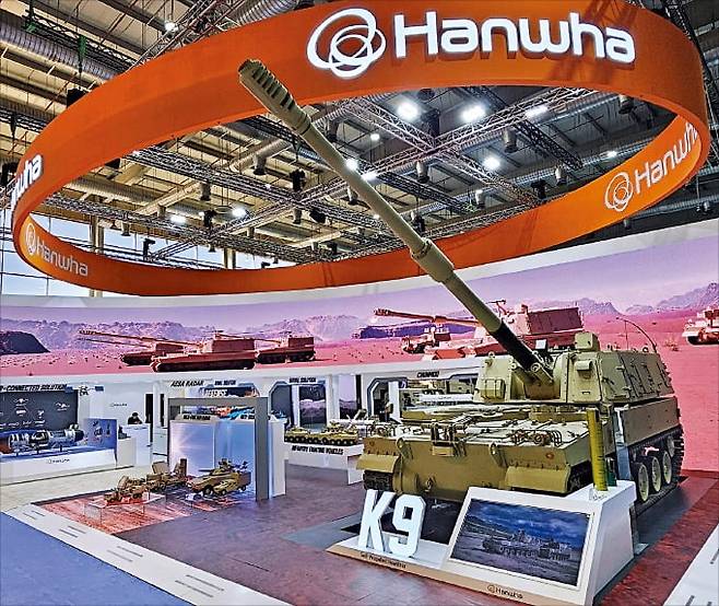 한화는 지난 2월 사우디아라비아 리야드에서 열린 'World Defense Show 2024' 전시회에서 K9 자주포, 레드백 장갑차, 타이곤 등 주요 지상 방산 무기체계를 전시했다. 한화그룹 제공