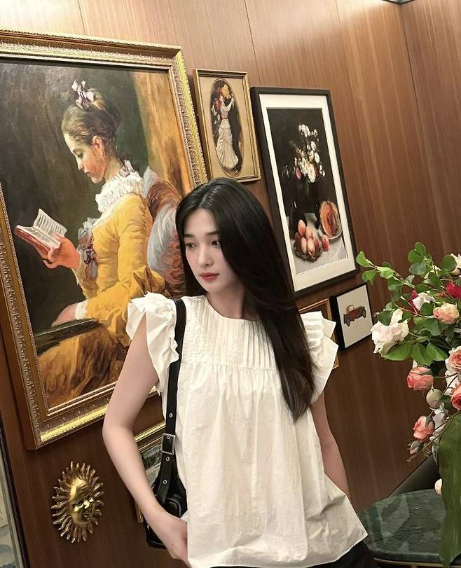 [서울=뉴시스] 율희. (사진=율희 인스타그램 캡처)  2024.07.08. photo@newsis.com  *재판매 및 DB 금지