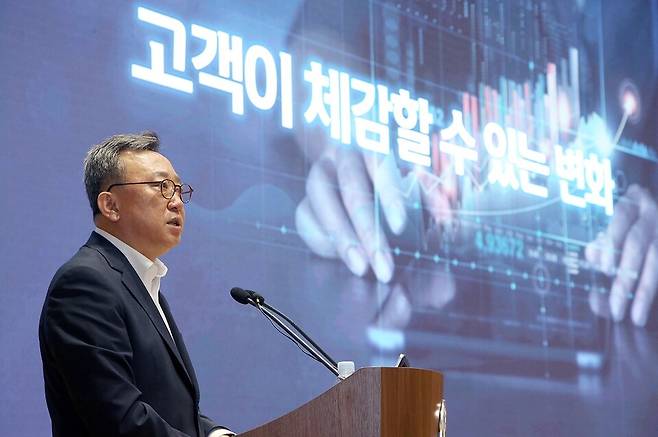 8일 서울 중구 신한은행 본점에서 열린 2024년 하반기 경영전략회의에서 정상혁 신한은행장이 발언하고 있다.