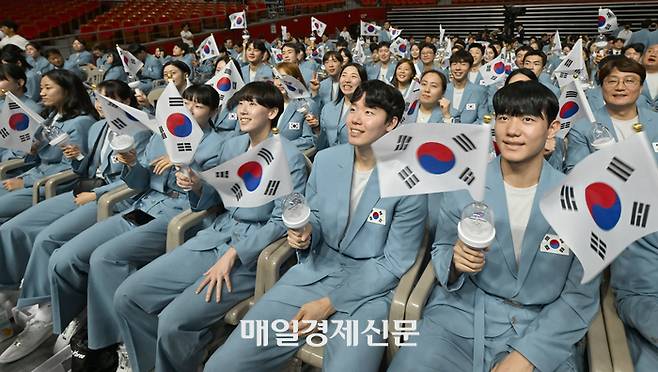 9일 서울 송파구 올림픽홀에서 열린 2024파리하계올림픽 결단식에서 올림픽에 참가하는 우리나라 선수들이 세레머니를 펼치고 있다.  2024.07.09[이충우기자]