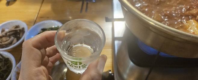 지난 5월 29일부터 식당에서 모든 주류의 잔술 판매가 허용했지만, 실제로 잔술 판매를 하는 곳은 많지 않았다. 박윤희 기자&nbsp;